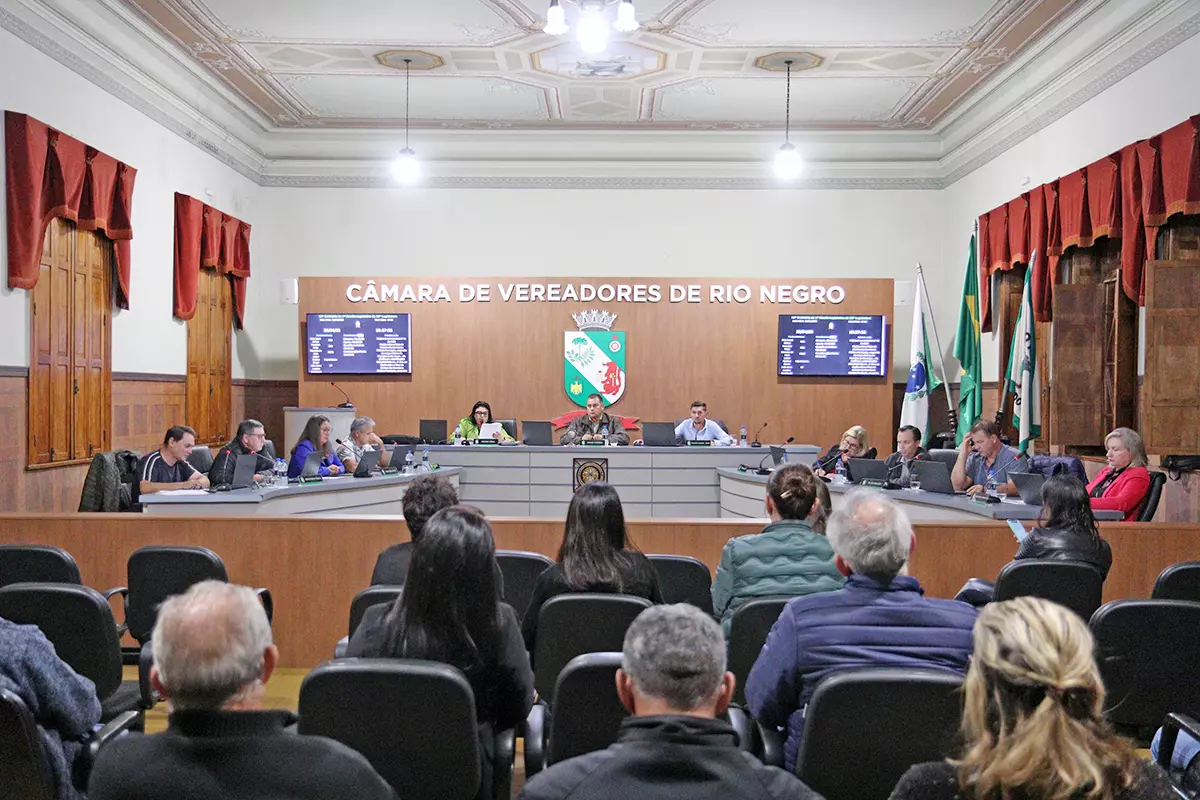Câmara de Rio Negro recebe projeto de novo Plano de Carreira dos Servidores após mais de 30 anos da lei atual
